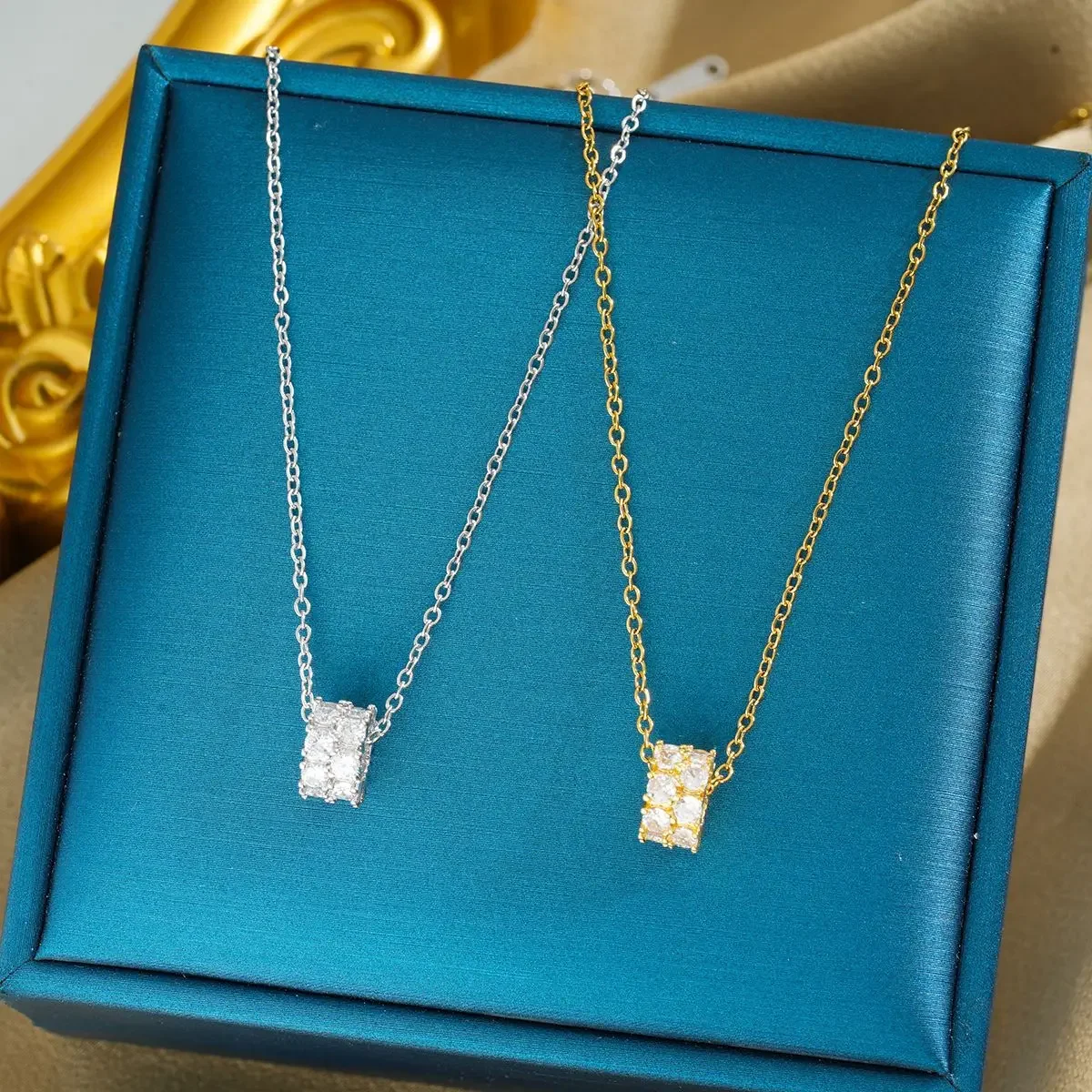 2025 قلادة خصر صغيرة أوروبية وأمريكية عيار 18 قيراط بتصميم فاخر خفيف للنساء، تتميز بسلسلة الترقوة