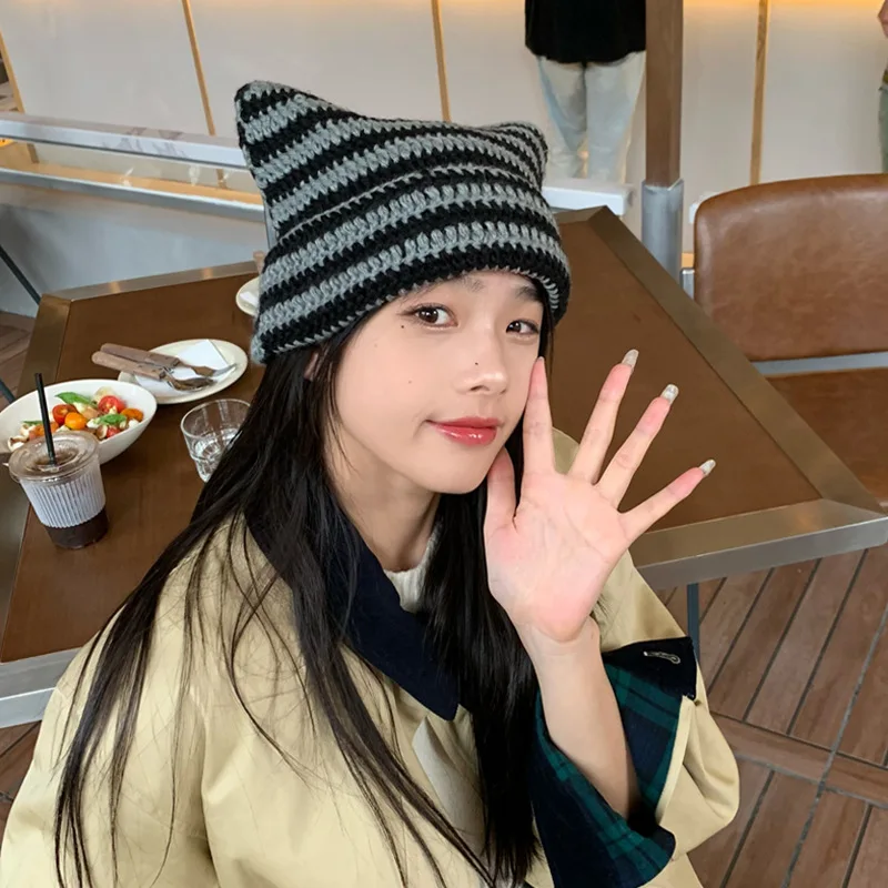 

Осенне-зимняя полосатая вязаная шерстяная шапка для женщин, очаровательная, ручной работы, с кошачьими ушками, теплая и уютная шапка-бини