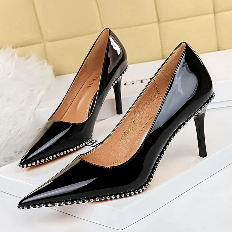 2022 Brand Women 8cm White High Heels Rivets Pumps Office Lady Patent Leather Stiletto Green Heels Scarpins Valentine Prom Shoes