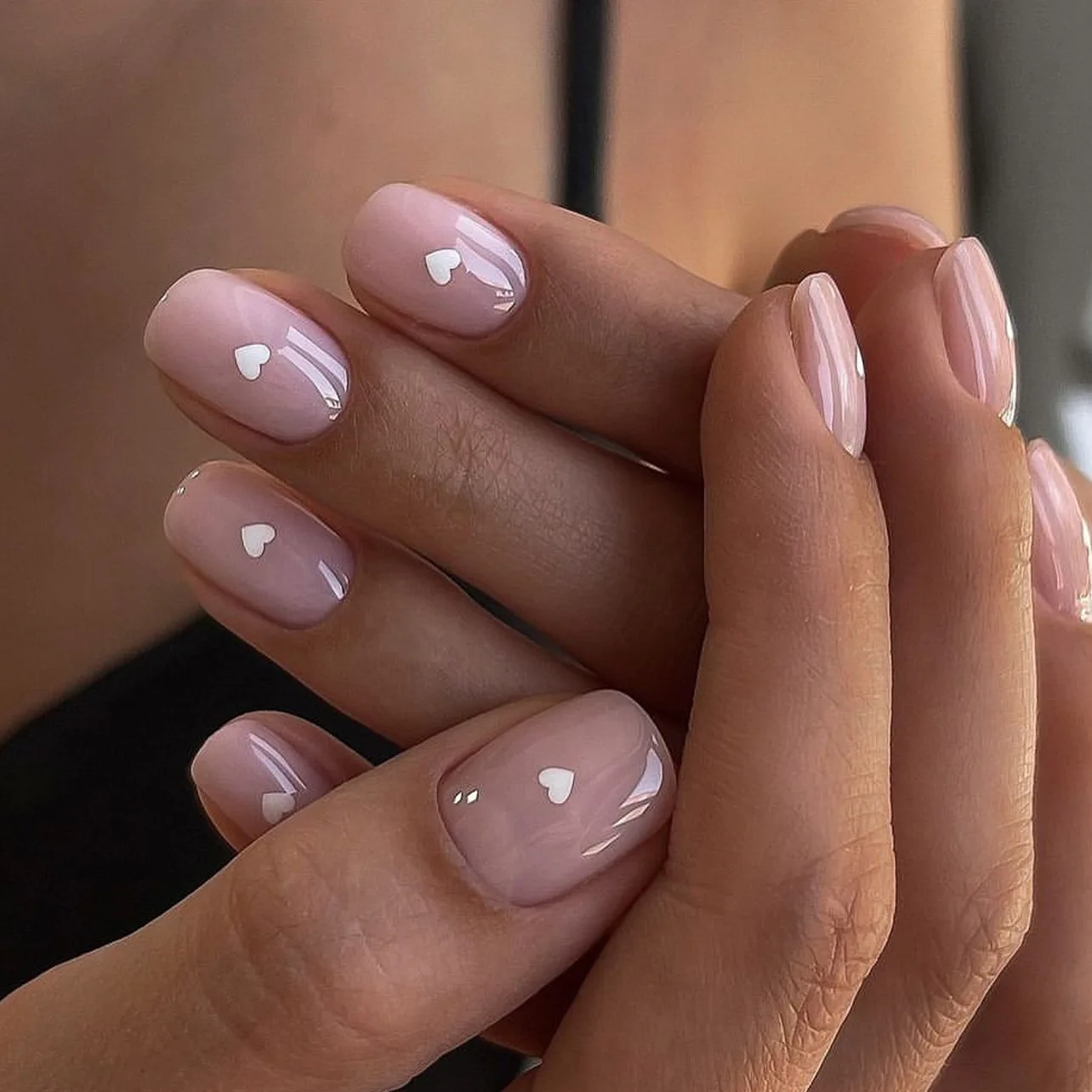 

Nude Tone Minimalist Short Fake Nails White Love Design Removable Press On Tips