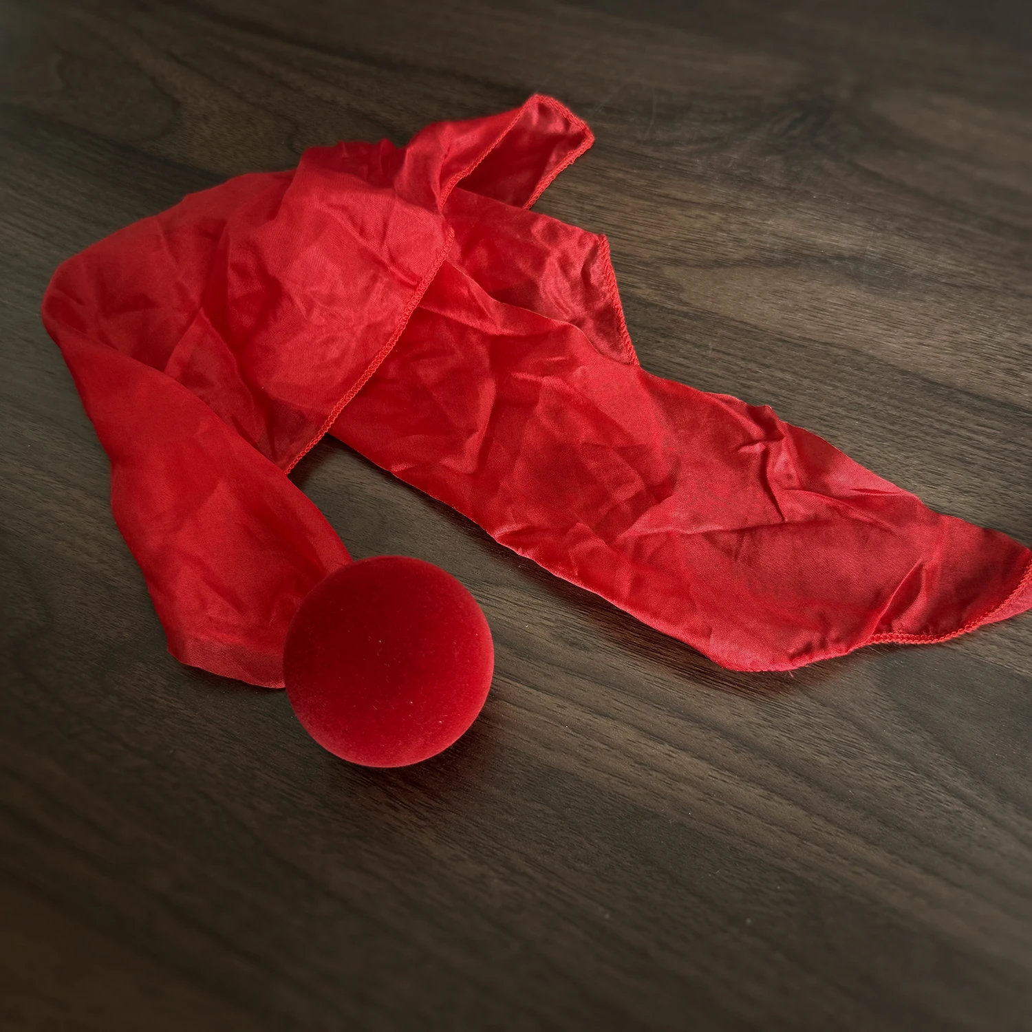Seta elettrica a palla - Velocità rapida (Rosso/Bianco) Trucchi magici La seta scompare a palla che appare Illusioni sceniche di magia Espedienti Prop