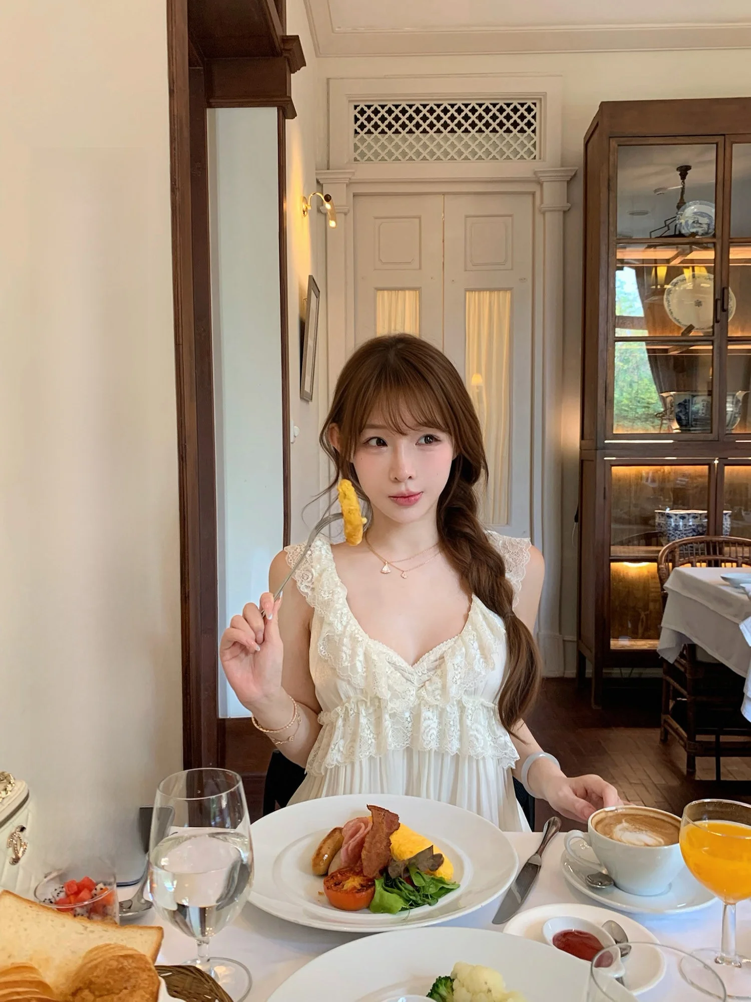 

Lukira Jasmine Snow Gown Women's Loose Sleeveless Shirt V-Neck Lace Trim Breathable Summer Top Girl's Style Polyester Fiber