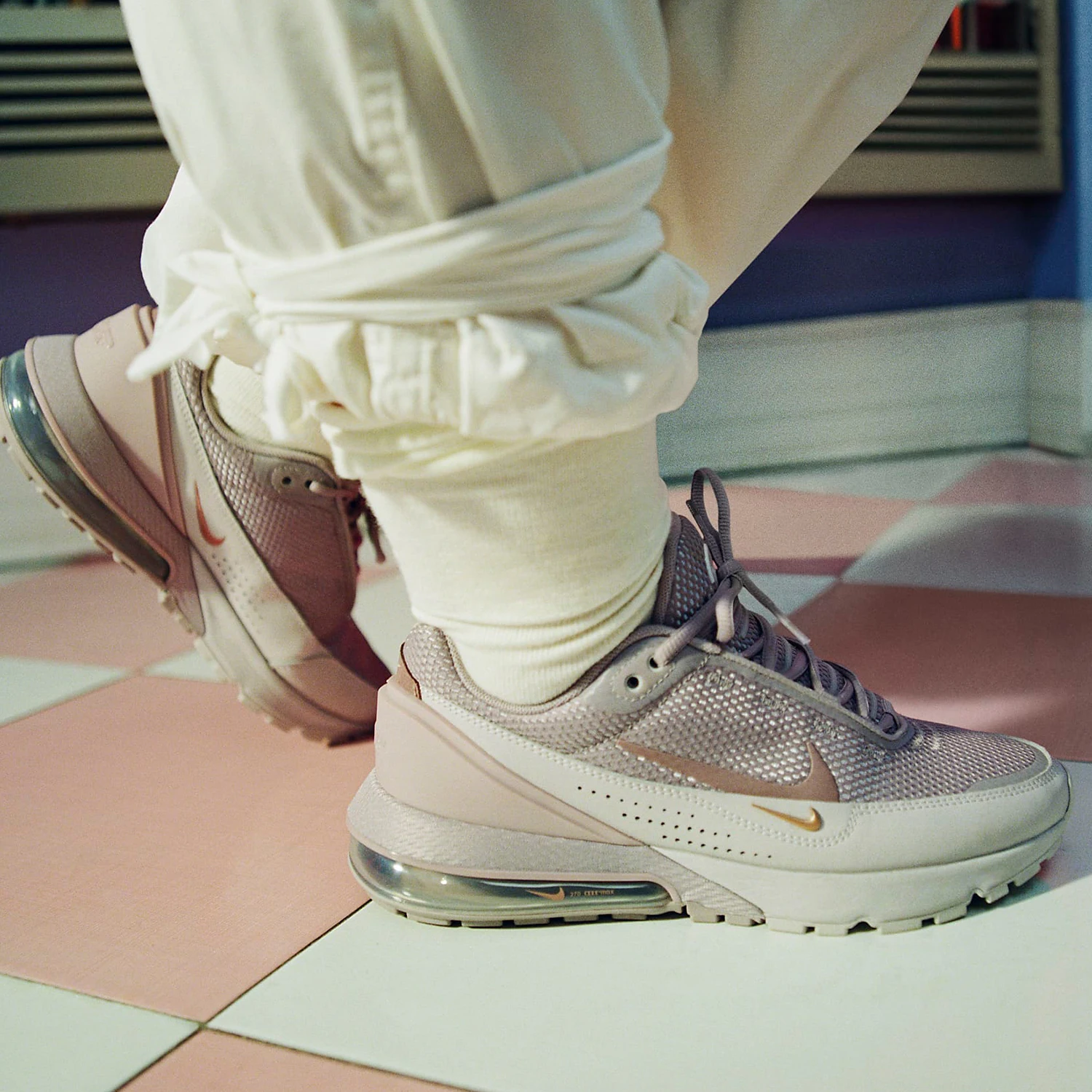

Официальные женские спортивные кроссовки Nike Air Max Pulse с мягкой подкладкой FD6409-202
