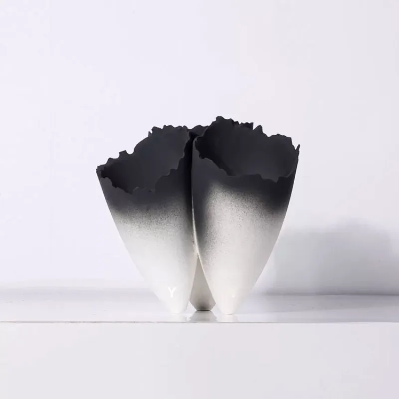 Chinese classical black and white gradual change flower device, sales department club home living room dining room flower vase