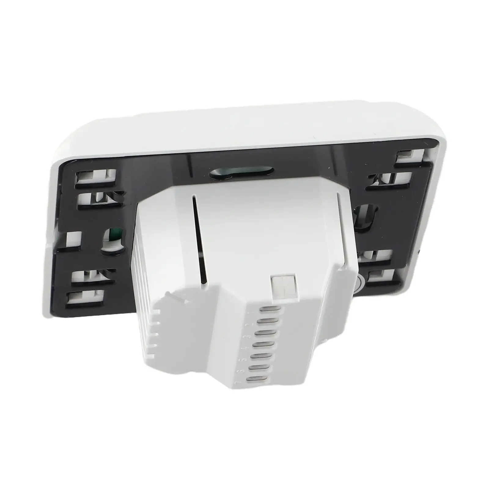 تقدم ترموستات قابل للبرمجة يتم التحكم فيه بشاشة تعمل باللمس خياراتًا لإدارة درجة الحرارة للتدفئة تحت الأرضية