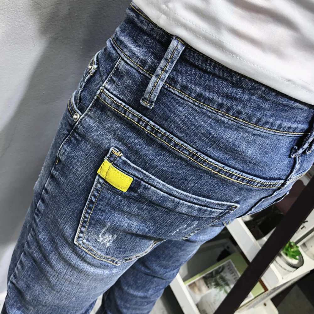 Celana panjang Slim Fit pria, Jeans trendi longgar santai serbaguna kaki kecil untuk lelaki