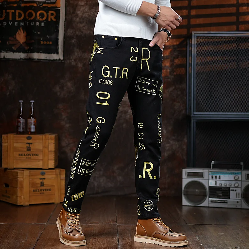 

Новинка 2026, мужская одежда, модные мужские джинсы с вышивкой и принтом, облегающие эластичные модные роскошные джинсовые брюки на небольшую ногу