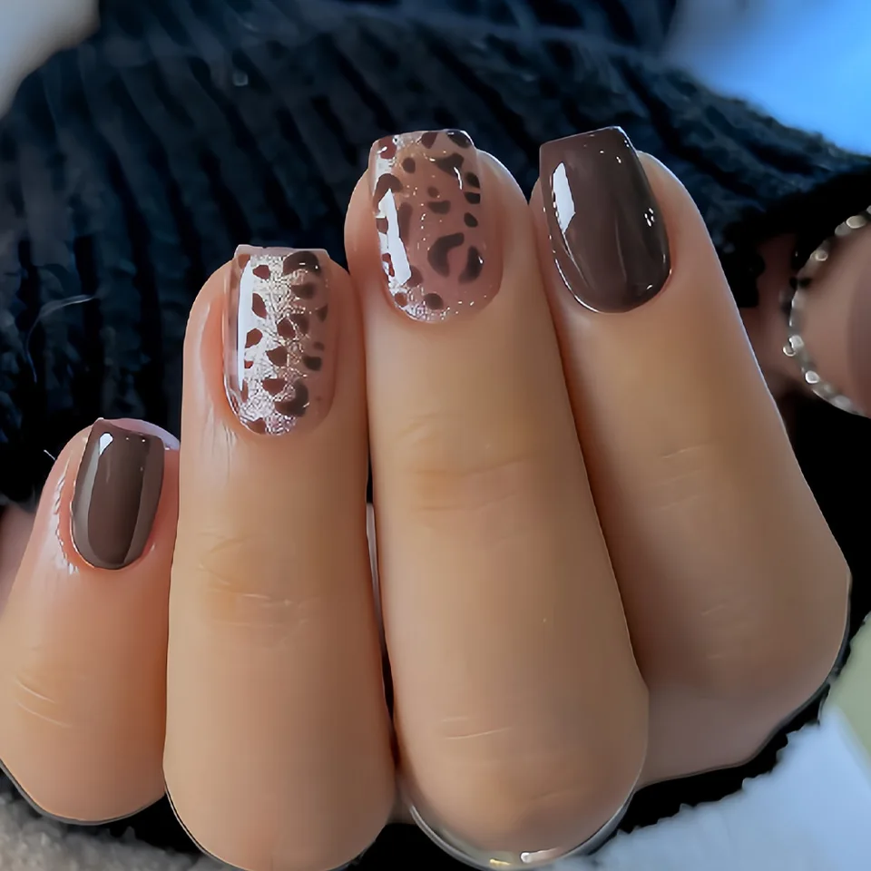 24 piezas de uñas postizas estilo Y2K con graffiti y lunares, diseño de ballet, rayas, estampado de leopardo, uñas postizas azules, para chicas atrevidas 2