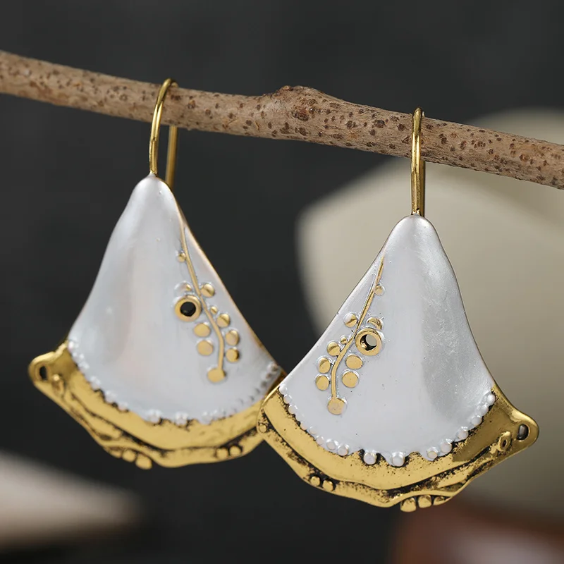 Exquisite Luxury White Glazed Fan Shaped Earrings For Women's Workplace Commuting Daily Party Dangle Earrings Fashion Jewelry