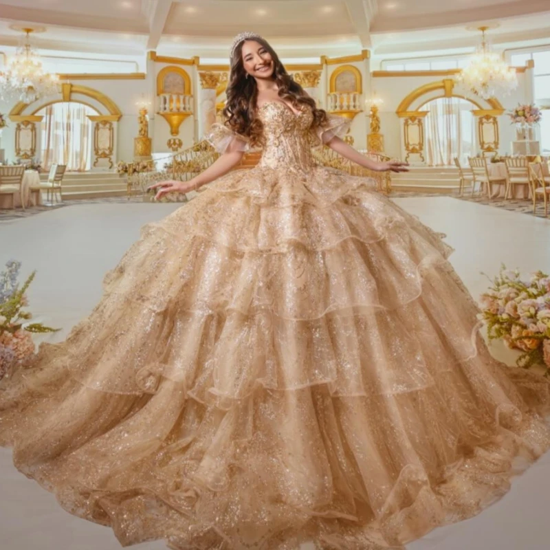 الشمبانيا لامعة فساتين Quinceanera قبالة الكتف زين الديكور كريستال المتدرج تول مشد حفلة عيد ميلاد الحلو 16 فستان