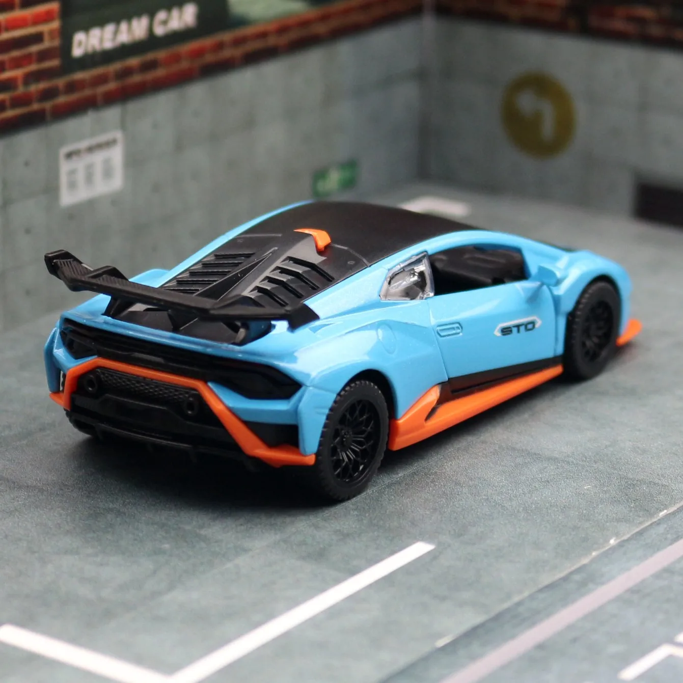 1/40 Lamborghini Huracan STO Super Racing Toy Car For Children CCA Diecast Metal Miniature Model Pull Back Collection Gift Boys