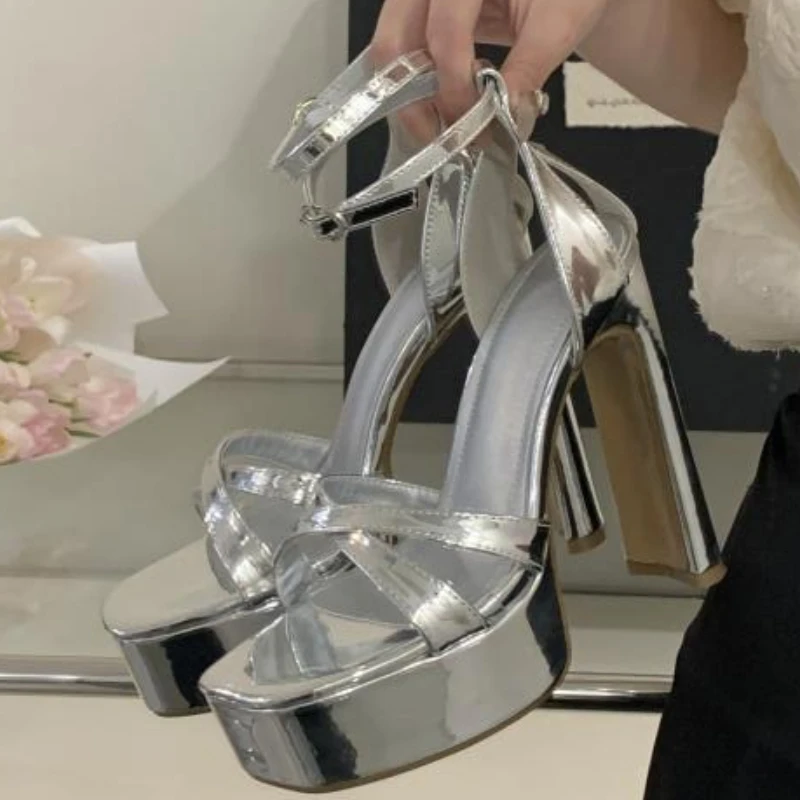 

Серебристые босоножки на платформе на очень высоком каблуке, женские летние модные туфли с узким ремешком на щиколотке, пикантные туфли для стриптиза на каблуке с открытым носком