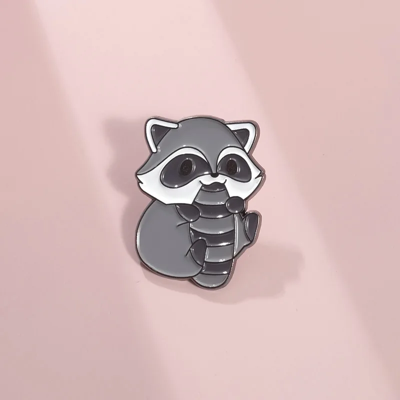 Animal Brooch Cartoon Cute Raccoon Metal Badge Small Gift Wholesale Bag Pins for Caps Backpack Pin Decorative Brooches Lapel Cap