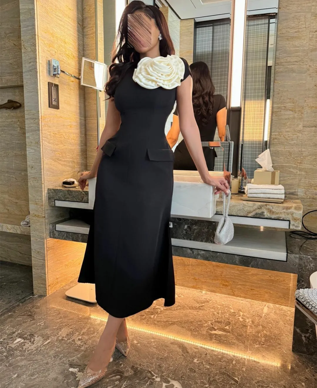 

Customized Elegant Short Black Crepe Evening Dresses with Hand Made Flower Sheath فساتين السهرة Tea Length Prom Dress for Women