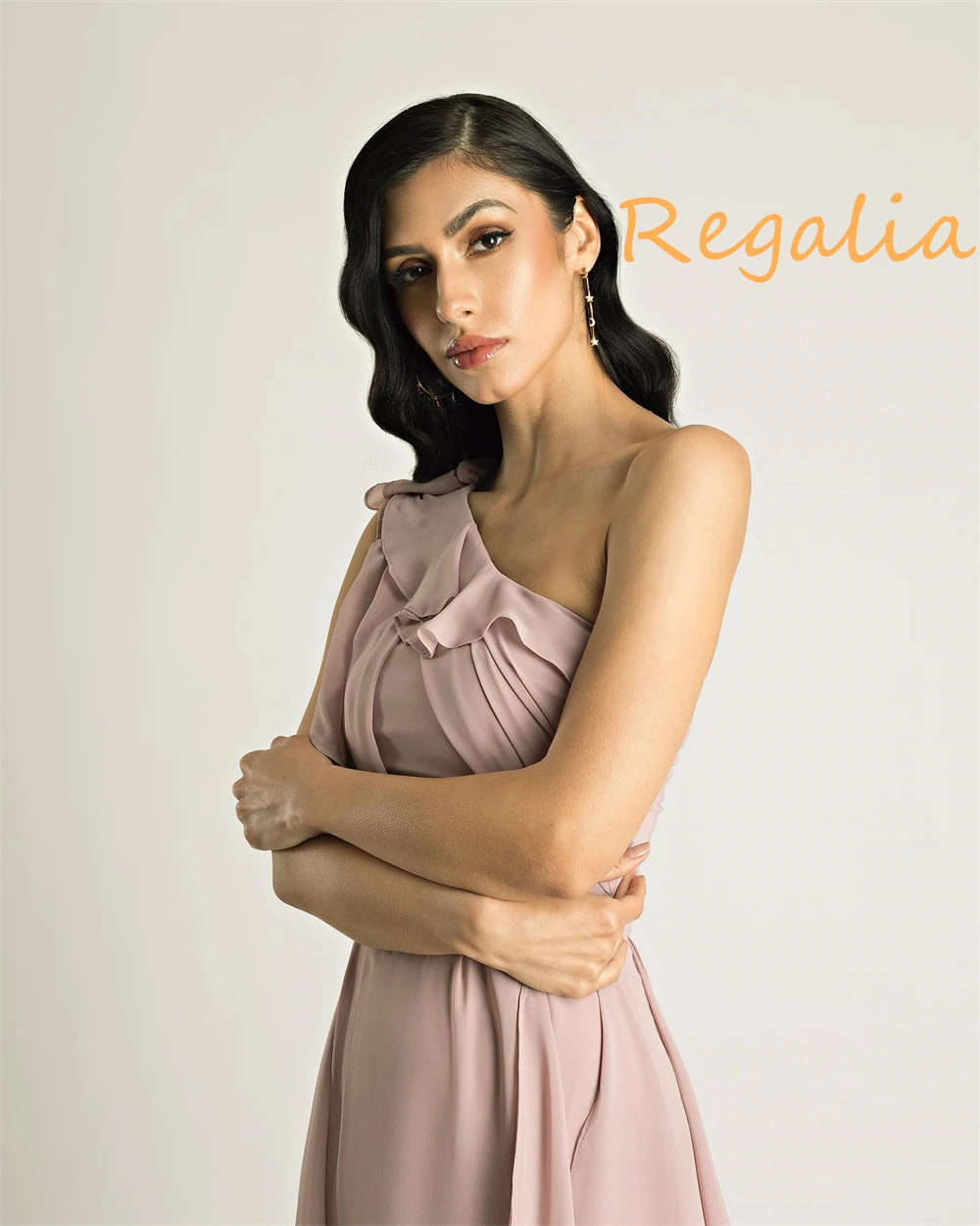 맞춤형 부드러운 쉬폰 이브닝 드레스 우아한 원 숄더 민소매 홈커밍 드레스 고품질 특별 행사 가운