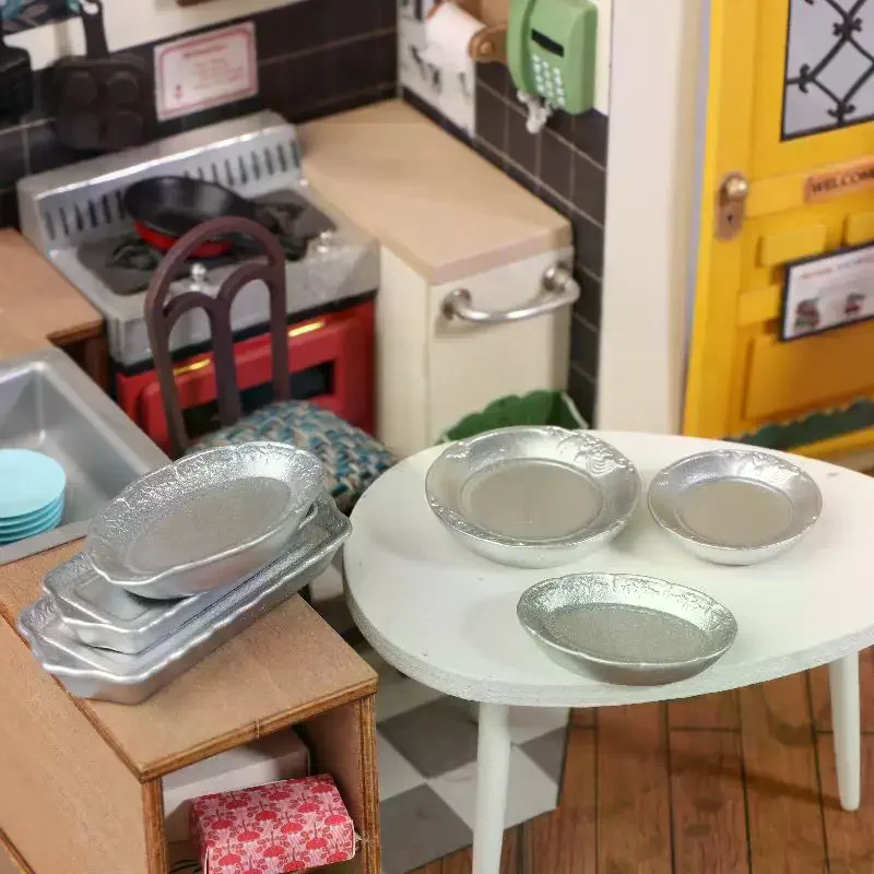 6Pcs 1/12 Puppenhaus Silber Teller Tablett Modell Puppenhaus Küche Geschirr Dekoration Spielzeug Puppen Haus Zubehör