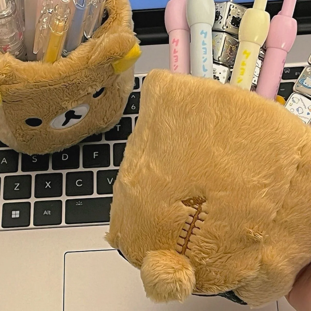 1PCS Cute plush bear pencil holder, cosmetic storage container, stationery pencil storage container, tabletop clutter organizer