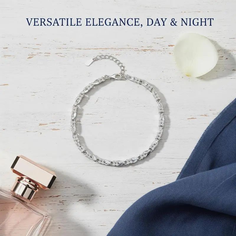 Chic Women Silver Bracelet Heart and Clover Motif Bracelet Day to Night Accessory