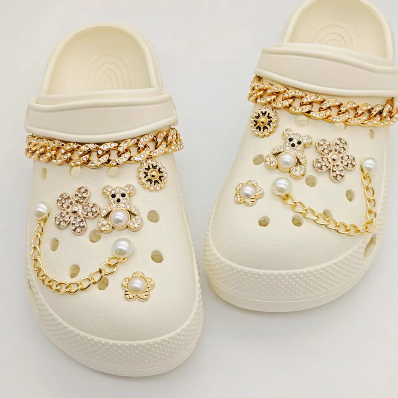 

Golden Bear Shoe Charms for Crocs Hollow Flower Pearl Decoration Set Women Shoe Pins Accessories DIY Party Wedding Slipper Decor