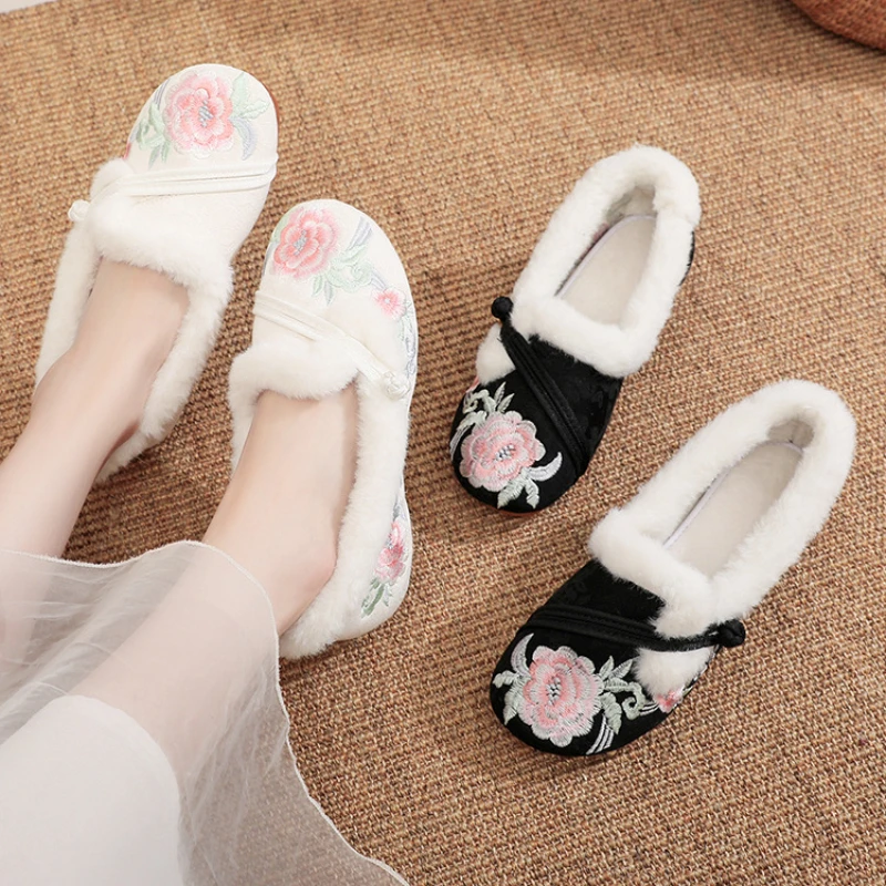 

Cotton Shoes Cloth Shoes Plush Thick 2023 Autumn Winter Shoes for Women Fashion Mum Warm Shoes Non-slip Embroidery Shoes Botas