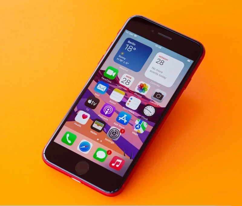 كاميرا Apple iPhone SE 2022 SE3 4.7 بوصة A15 Bionic Chip 12MP بصمة الإصبع 4G RAM 64GB 128GB 256GB ROM هاتف أصلي غير مقفول