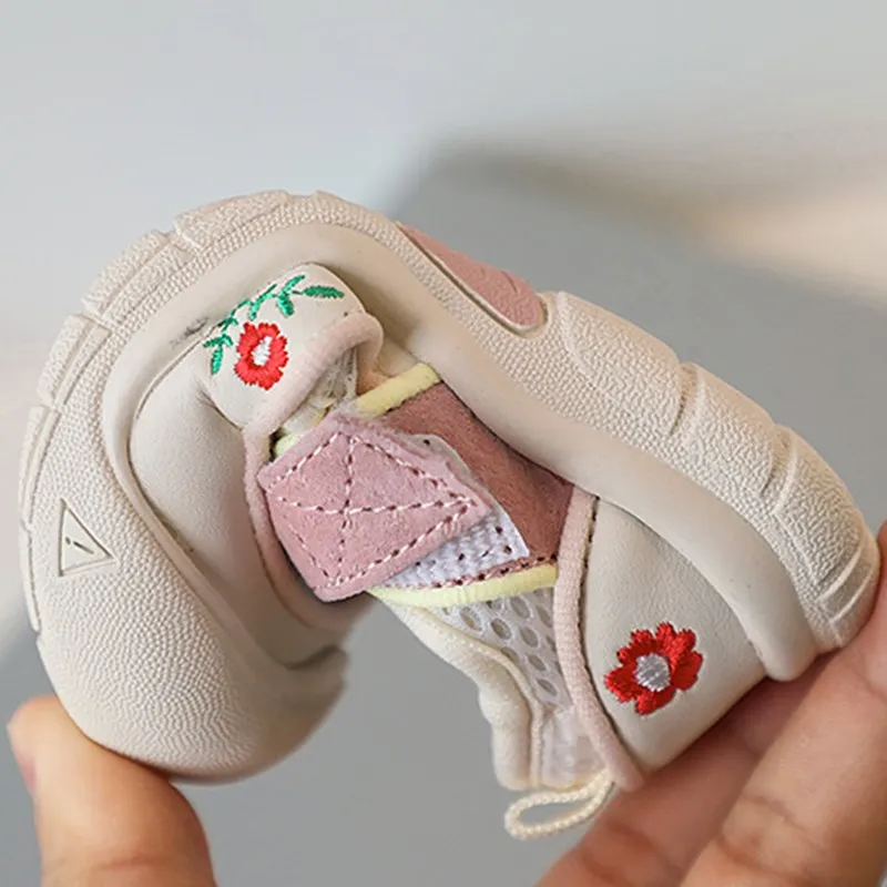 New Summer Baby First Walkers siateczkowe oddychające małe dziewczynki buty miękkie podeszwa antypoślizgowe dla dzieci z motywem sportowym Sneakers modne obuwie dziecięce