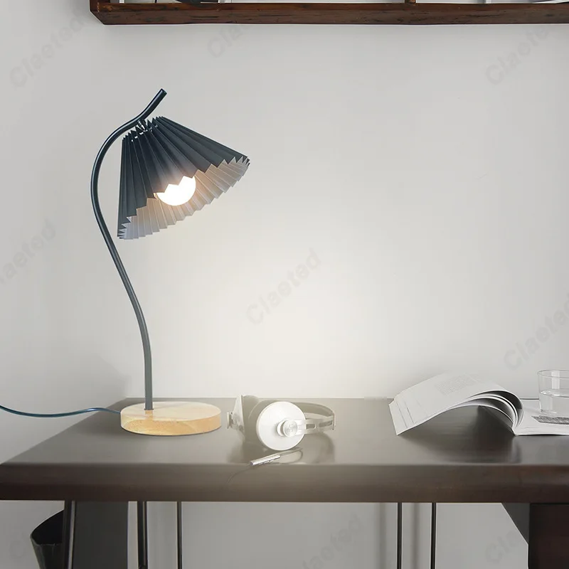 الأوروبية الحديثة الرجعية بسيطة LED مطوي الجدول مصباح غرفة المعيشة دراسة غرفة نوم السرير القراءة الإضاءة
