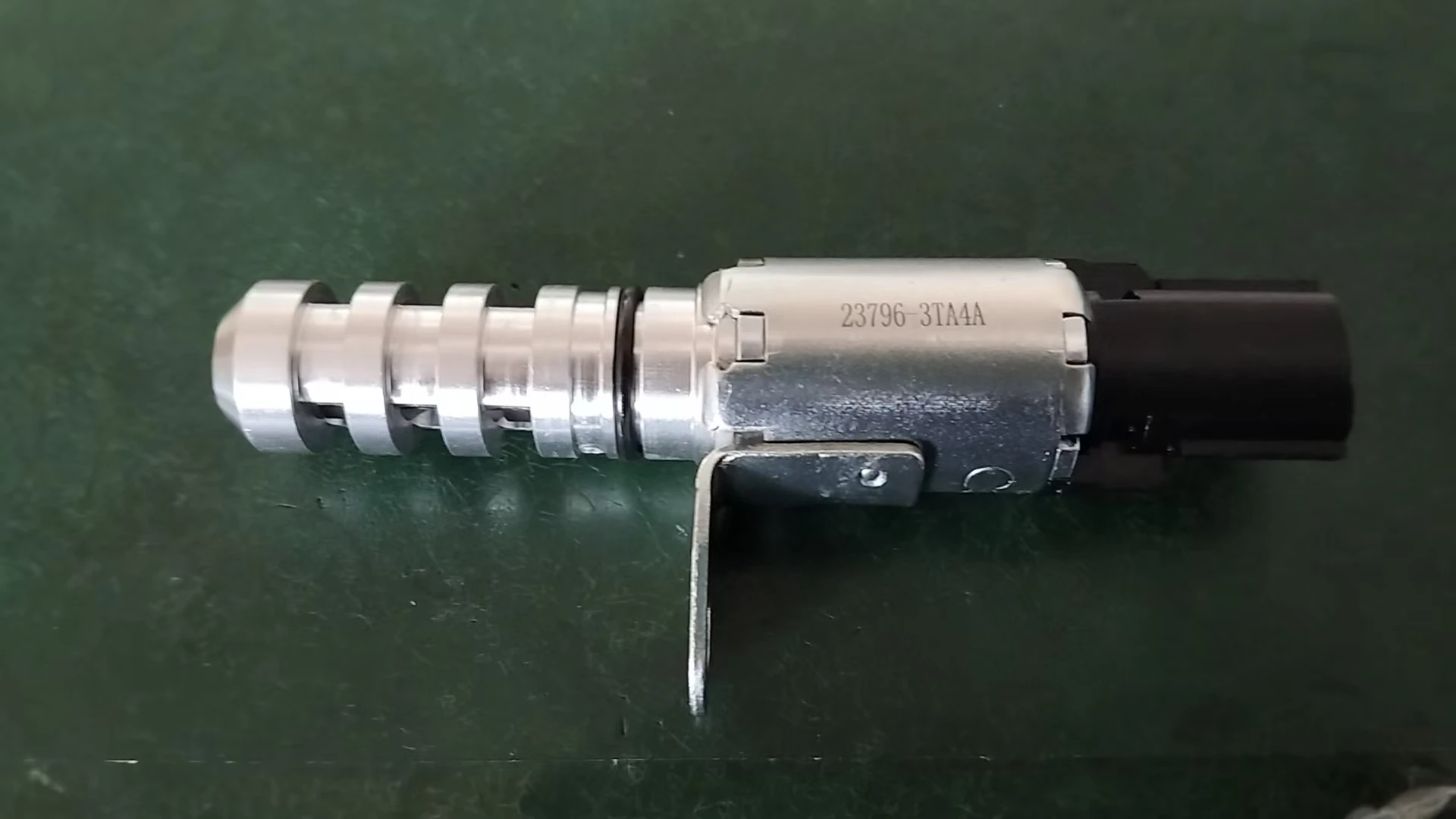 

Oil Control Variable Valve for qr25 x-trail t32 Timing Solenoid VVT Valve 23796-3TA4A 3796-3TA1A 23796-3TA3A