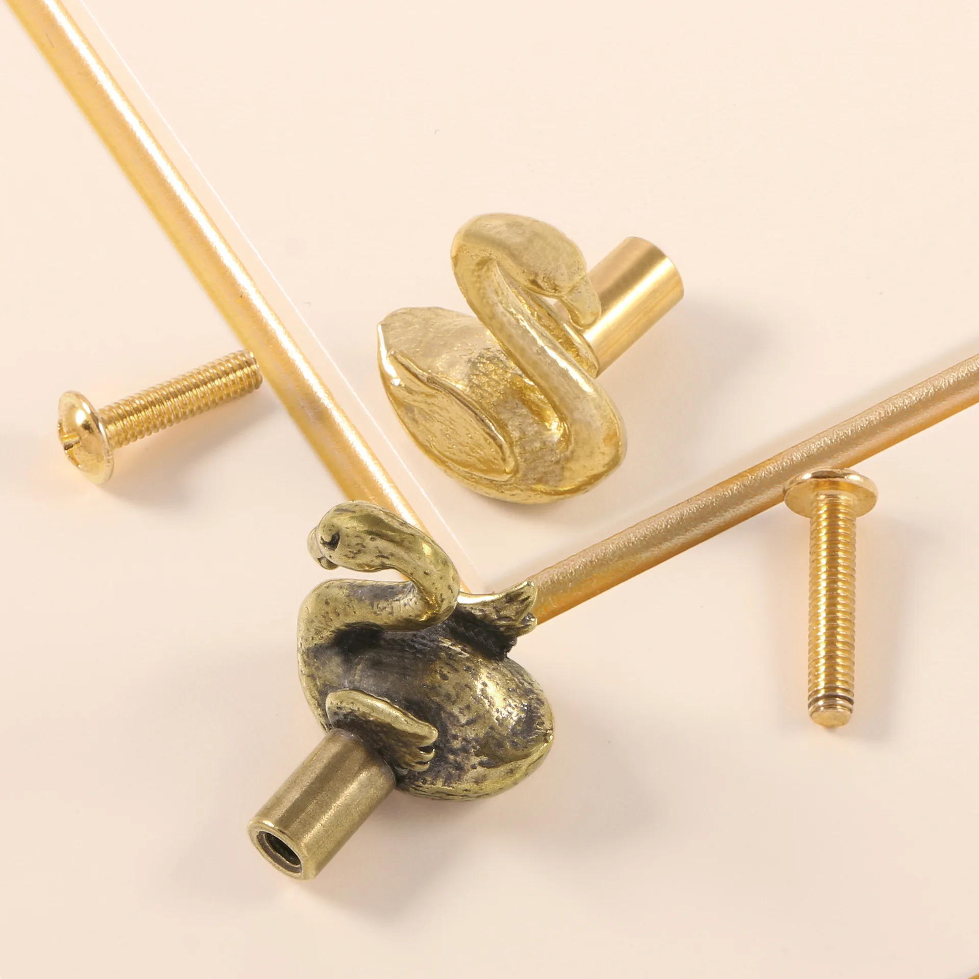 フラミンゴのドアハンドル、キャビネットプル、ドアメタルハンド - Vintage Furniture Hardware Pulls のレビューと価格
