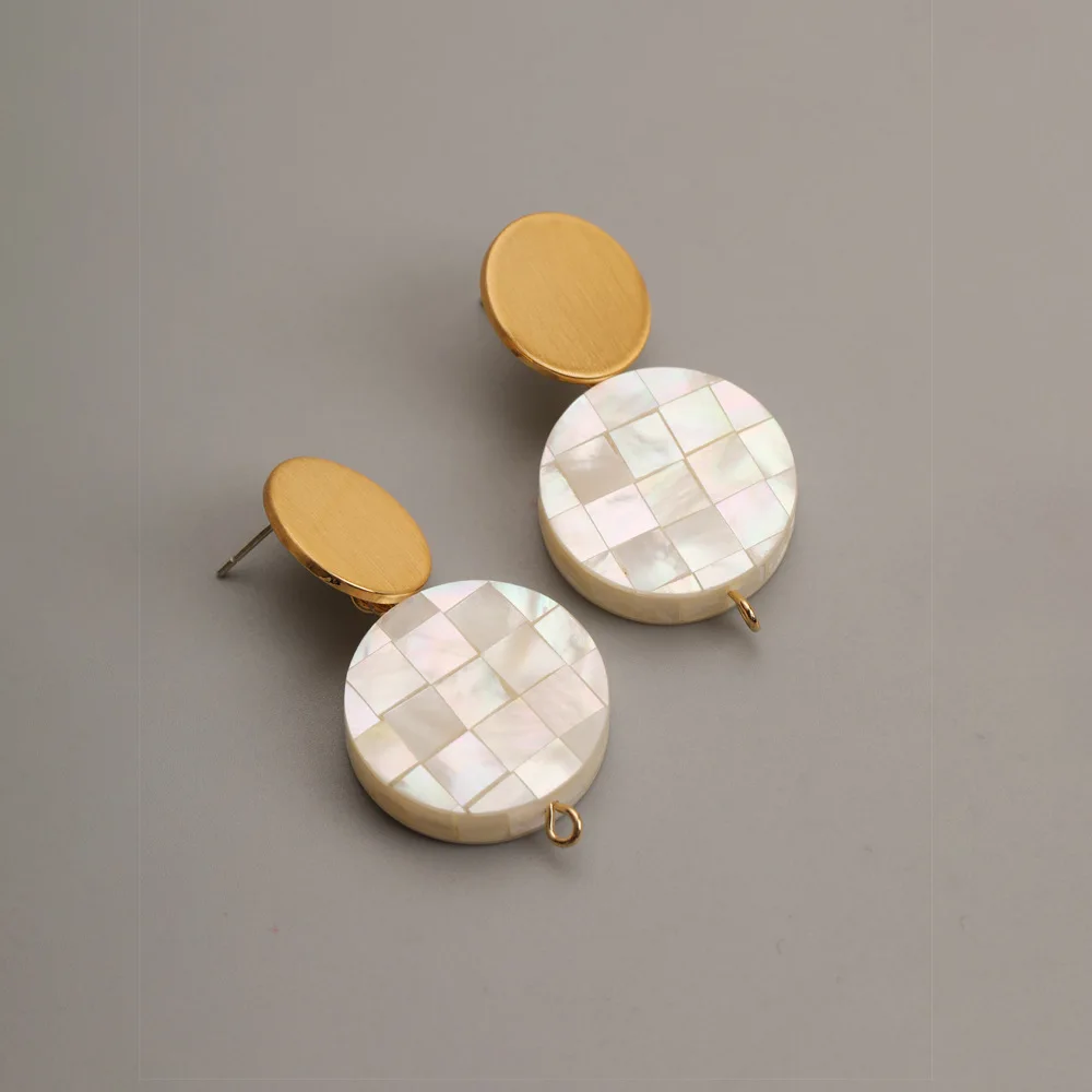 

High-end sense of personality mother shell mosaic splicing shell stud earrings 925 silver needle earrings