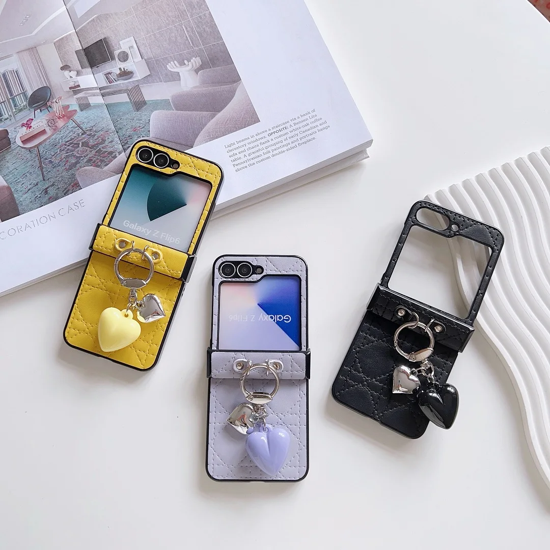 

Luxury Leather Case With Cute Hangings Love for Samsung Galaxy flip4 flip5 Flip6 Phone Bumper Cover Z Flip 4 Z Flip 5 Z Flip 6