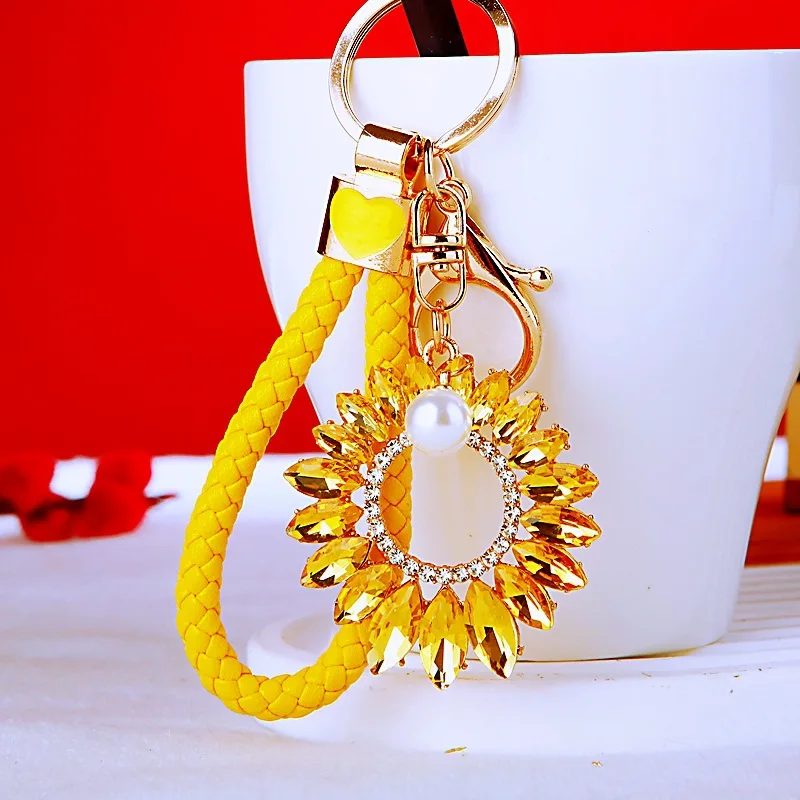 

2PCset Diamond Pearl Sunflower Car Keychain Crystal Flower Cute Women's Bag Key Chain Ring European Gift Pendant