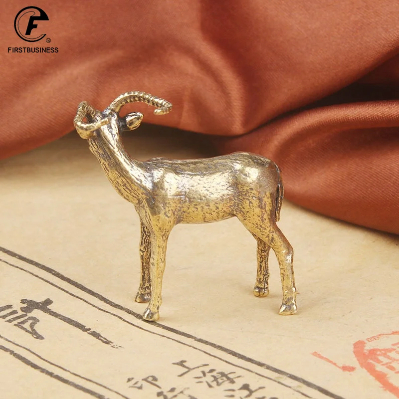 Copper Leader Sheep Small Ornaments Antique Brass Miniatures Figurine Keychain Pendant Lucky Antelope Home Decor Desk Decoration
