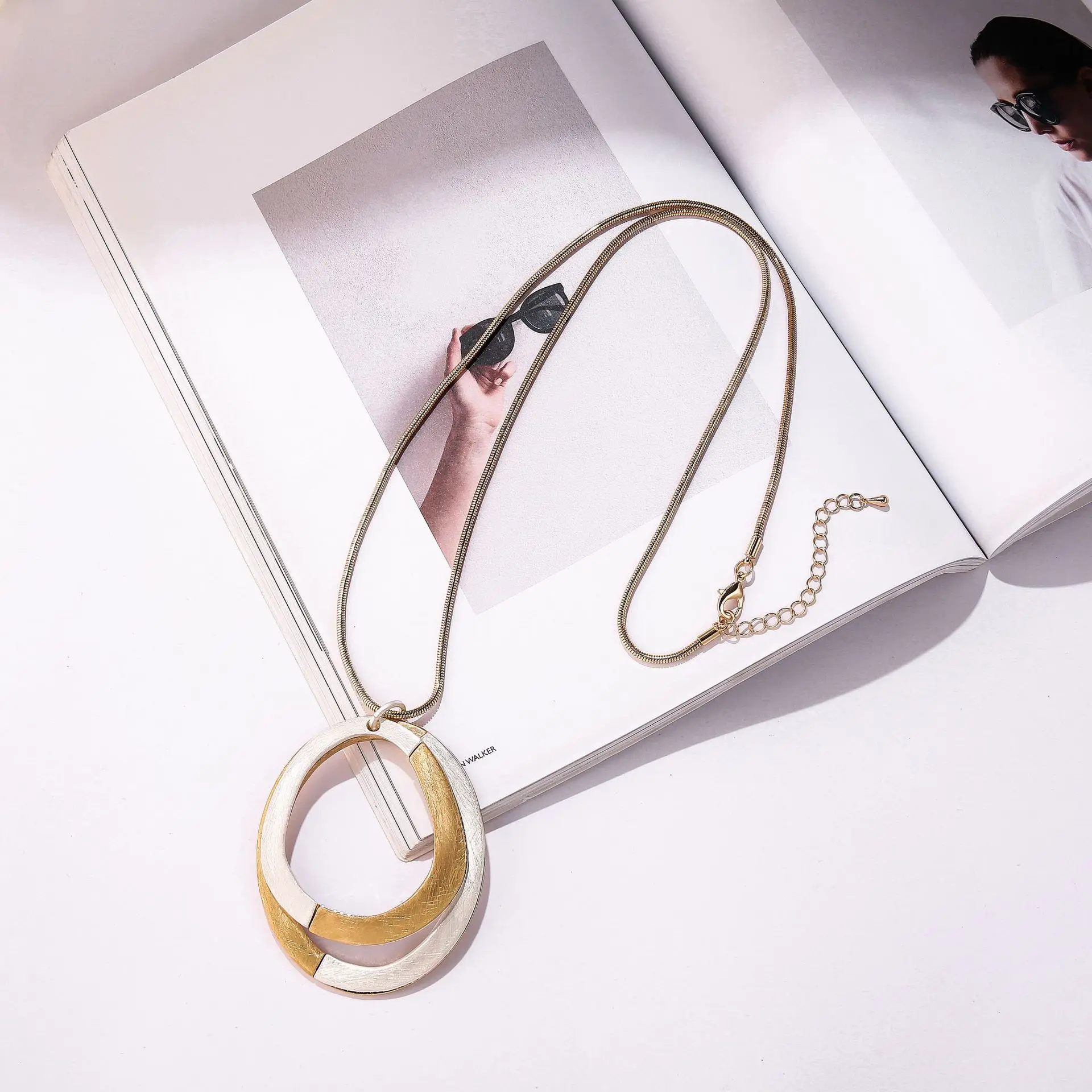 New European and American ethnic style independent brushed high-end geometric oval retro long sweater chain