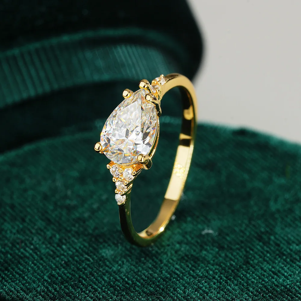

Water Droplet Surround Ring, Pear Shaped Moissanite 18K Gold Inlaid Ring, Fashionable Platinum PT950 Diamond Jewelry