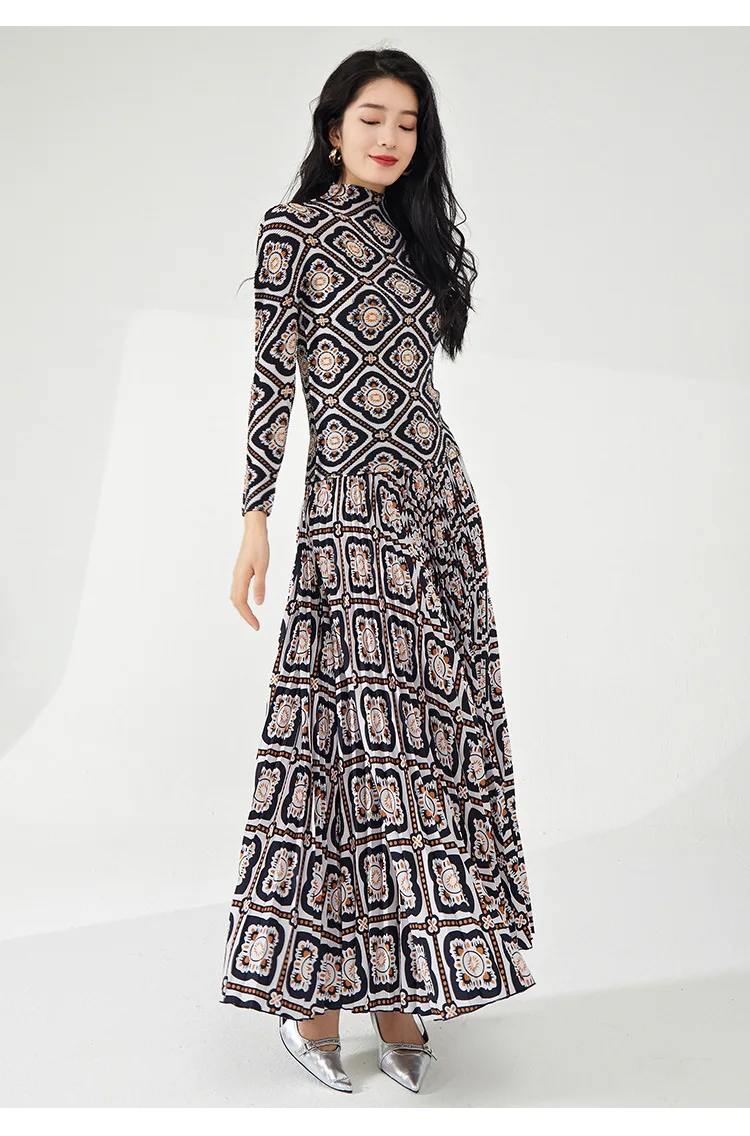 

Women's Spring/Summer Outfit: Retro Print Long-Sleeved T-Shirt Top and Skirt - Stylish and High-End Miyake Set