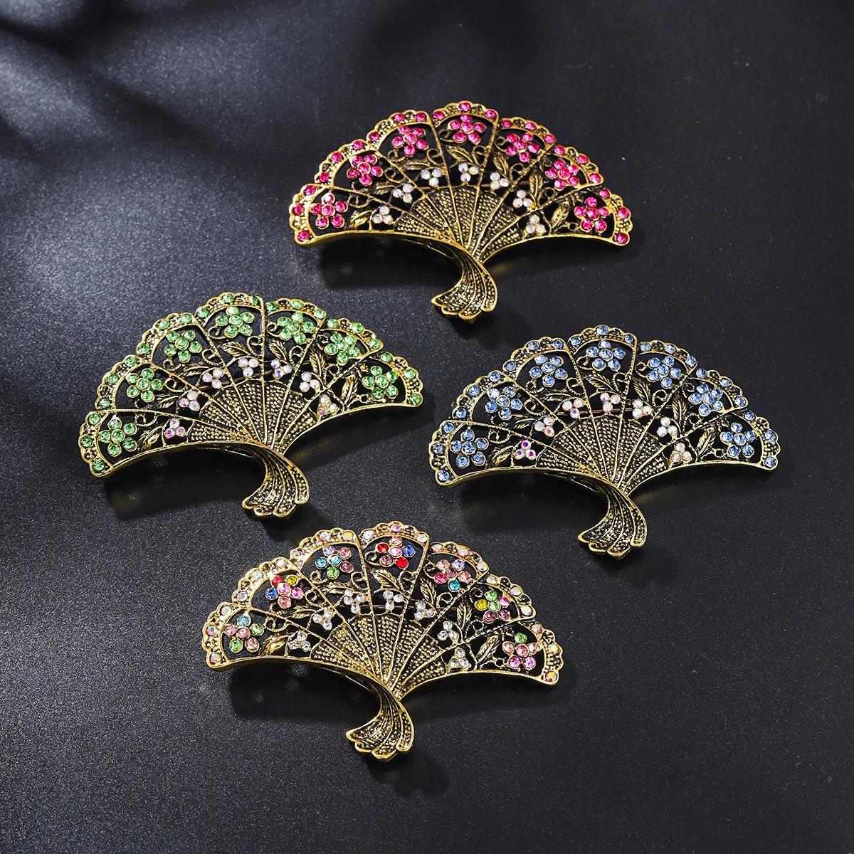 Elegant temperament, fan brooch, hollowed out fan shaped accessory, dinner suit, high-end feel, exquisite chest flower