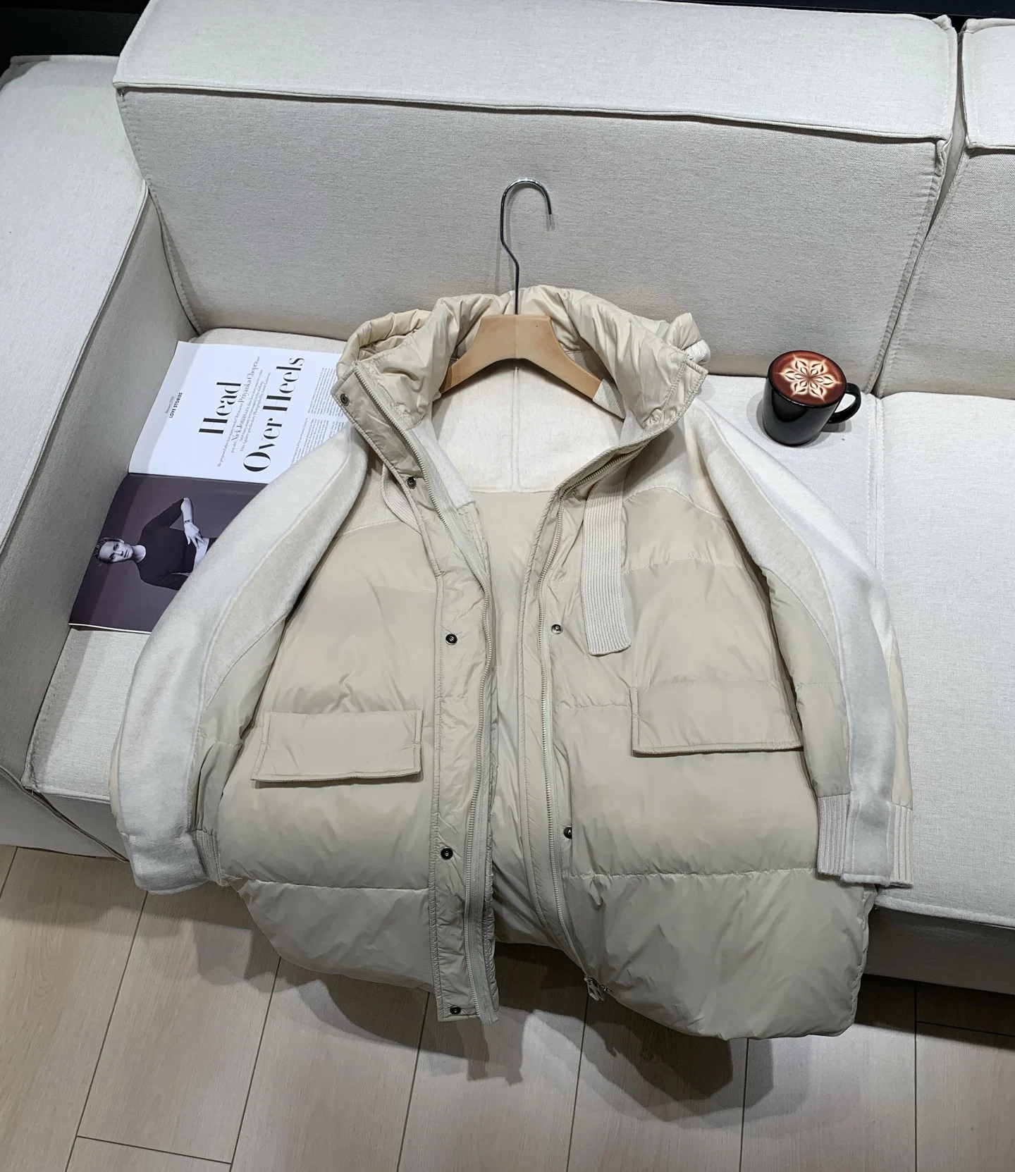 

Осенне-зимний новый высококачественный лоскутный пуховик средней длины с капюшоном для женщин