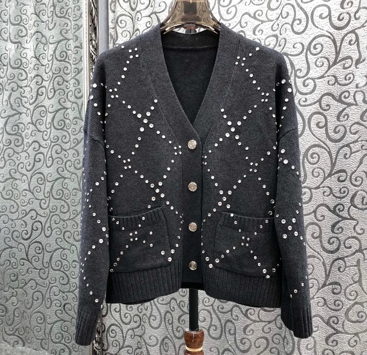 

New Arrival Cardigans 2025 Autumn Winter Tops Women V-Neck Crystal Beading Pocket Patchwork Long Sleeve Dark Grey Knit Cardigan