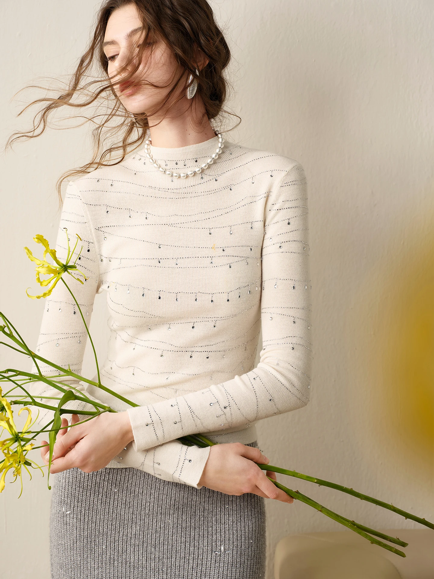 

Quan eng Ci Women's Knitted Woolen Top with Rhinestones in Four Colors High Collar Autumn Winter Faion Casual Sle