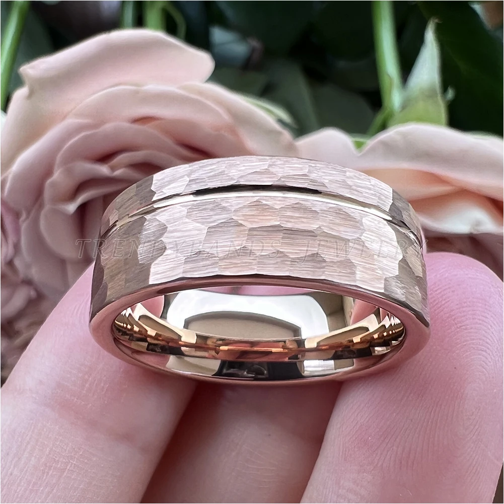 8 mm Eheringe aus Wolframkarbid für Männer und Frauen, Verlobung, Modeschmuck, gehämmerter, versetzter, gerillter, gebürsteter Finish, bequeme Passform – Detail 11