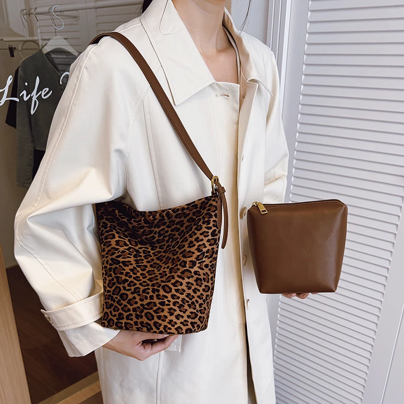 

Autumn and Winter Fashion Suede Leopard Print Women's Shoulder Bag 2026 New Simple Bucket Bags Large Capacity Top-Handle Bag