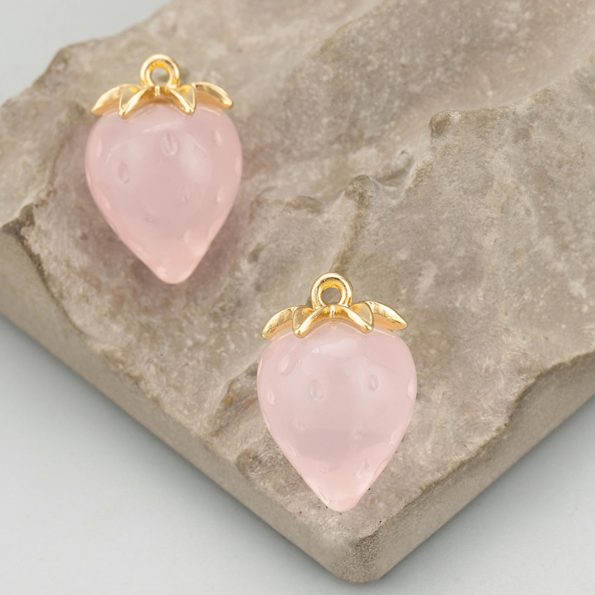 GUFEATHER,6pcs/lot,MF93,jewelry accessories,acrylic,18k gold plated,copper,strawberry shape,charms,jewelry making,diy pendants