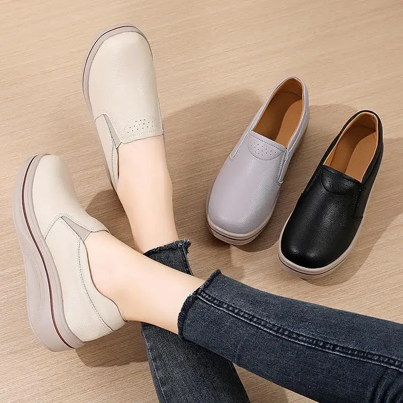 Mocasin flat bottom loafer leather beef tendon soft bottom mother casual flat sole single shoe soft surface