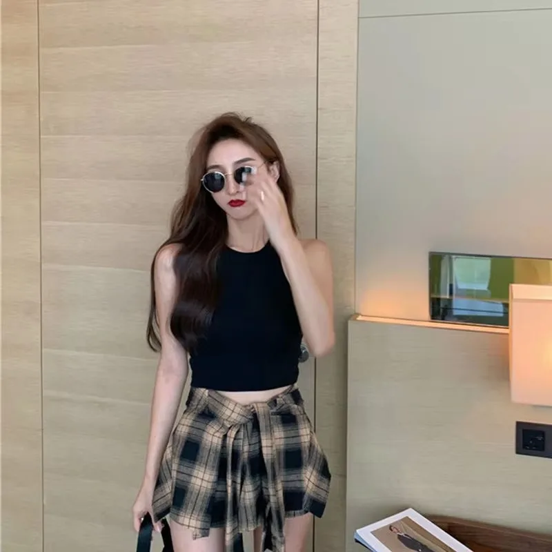 Two-piece Hottie Suit Female Summer New Korean Version Look Slimmer Waistcoat Upper Outer Garment Irregularity Lattice Shorts image 4