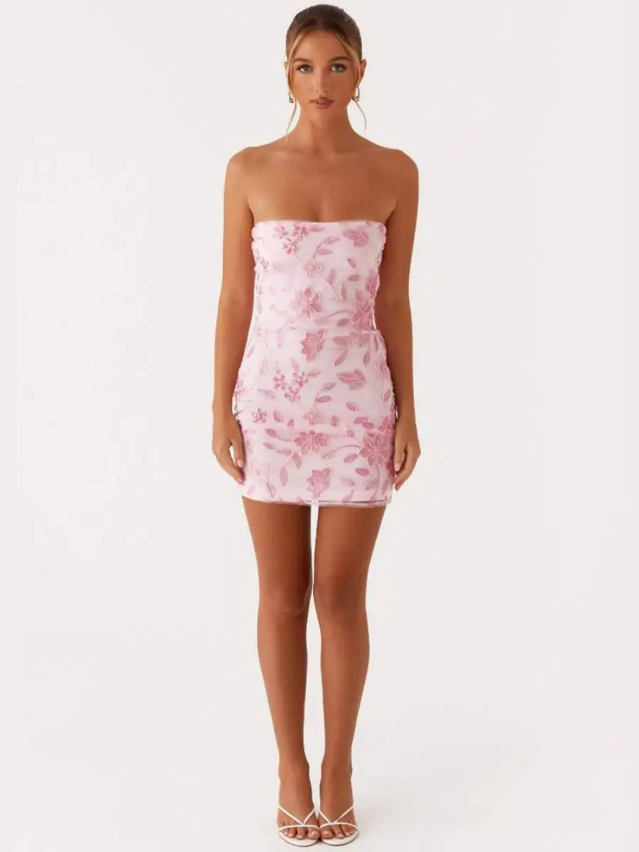 فستان نسائي صيفي جديد بتطريز وترتر، فستان ضيق بدون أكتاف، تنورة قصيرة مثيرة، تصميم أوروبي من نسيج البوليستر، فستان للمشي في ا...