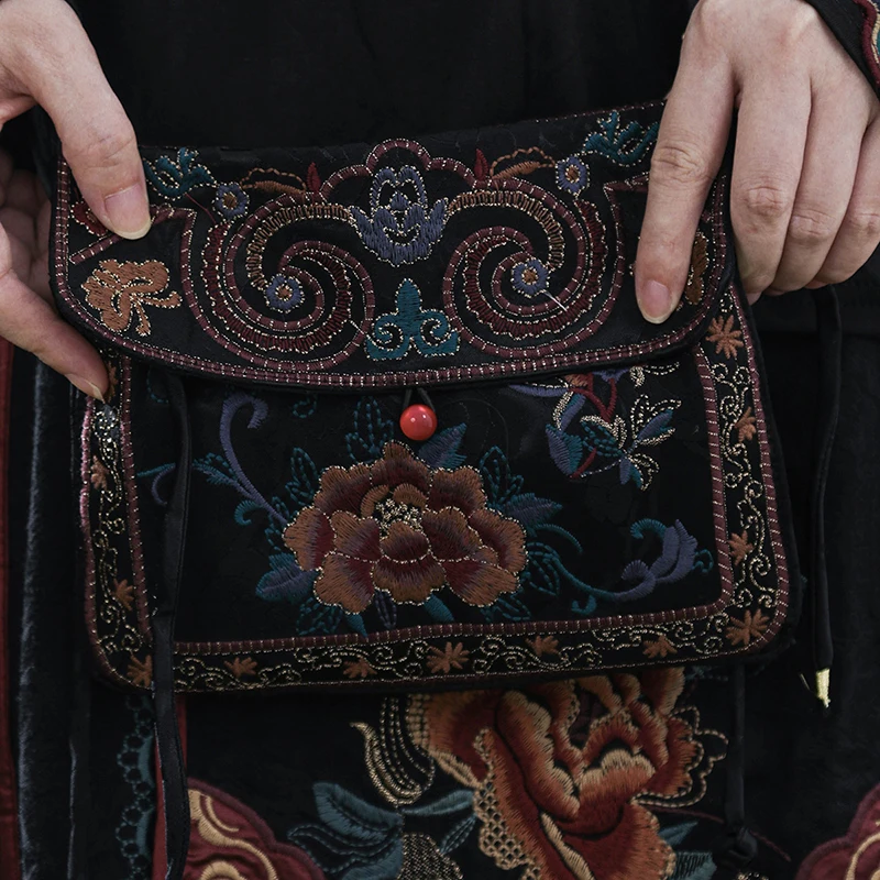 LZJN Artsy retro ethnic style card Bag Key Bag Ethnic style Satan Heavy Industry Embroidery skewspan small bag travel