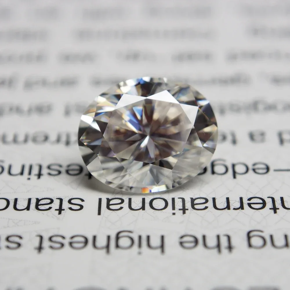 D Color Super White Moissanite Diamond Round / Oval / Pear / Radiant / Emerald / Heart / Princess / Cushion / Asscher / Triangle