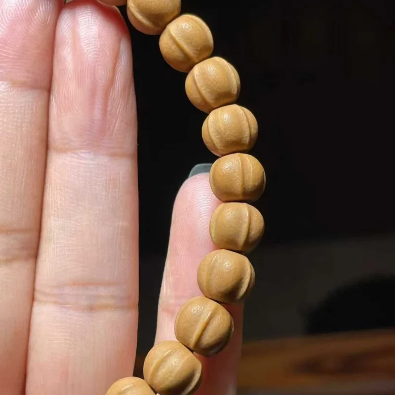 Full range of shark fin and monkey head walnut bracelets in large quantities