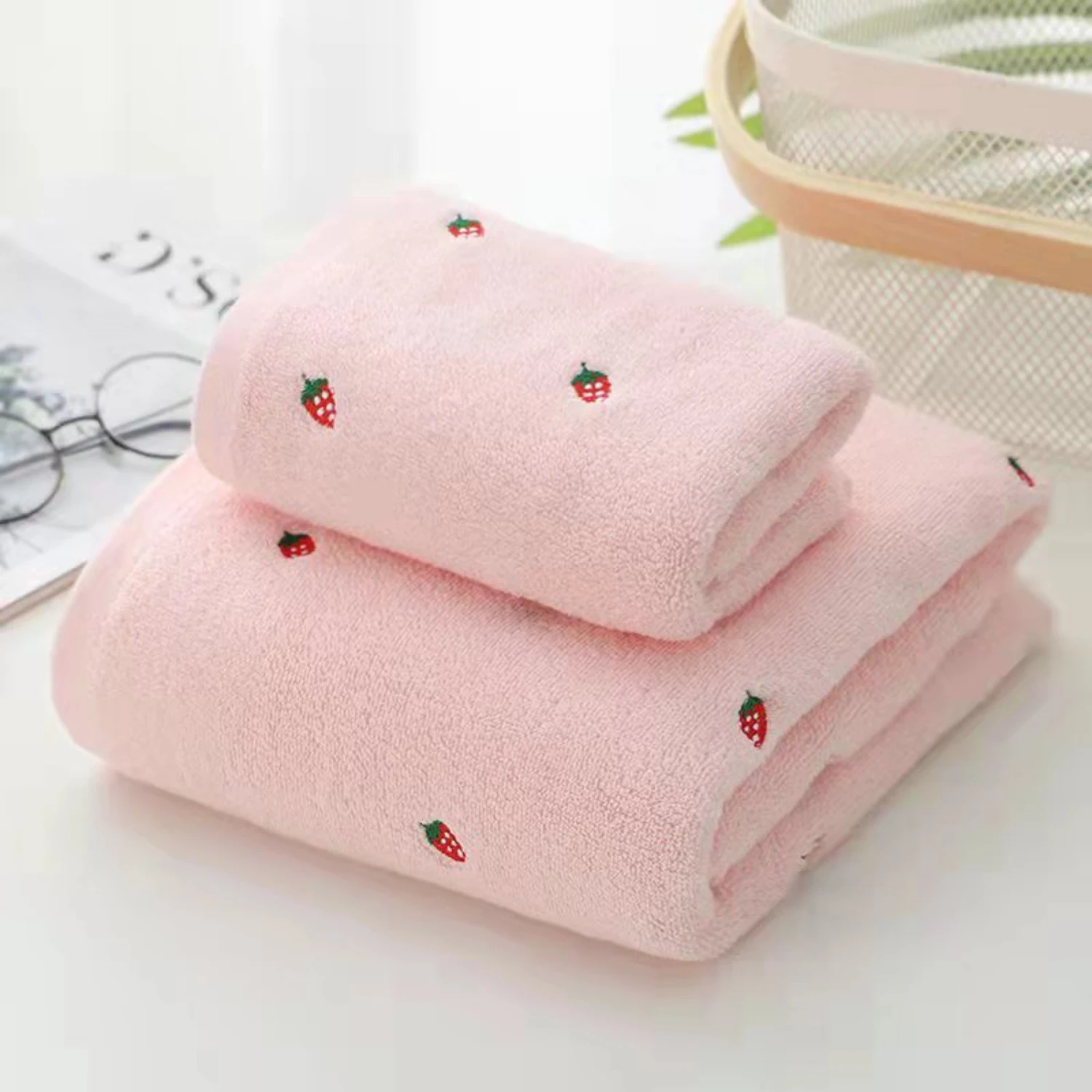 2pcs Strawberry Embroidered Towel Set, 1 Hand Towel & 1 Bath Towel, Absorbent & Quick-drying Showering Towel, Super Soft & Skin-